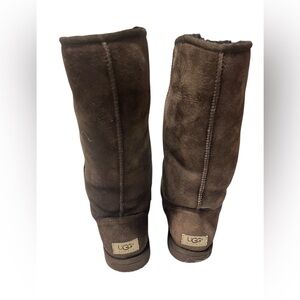 UGG Chestnut Suede boots size 9W